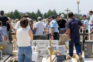 华体会体育-太阳报：若塔的墓地大批哀悼者聚集拍照，警方不得不出面干预