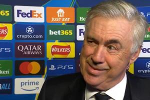 华体会官网-表情太逗了！被问首回合落后3球未曾翻盘过，安切洛蒂挑眉飞起