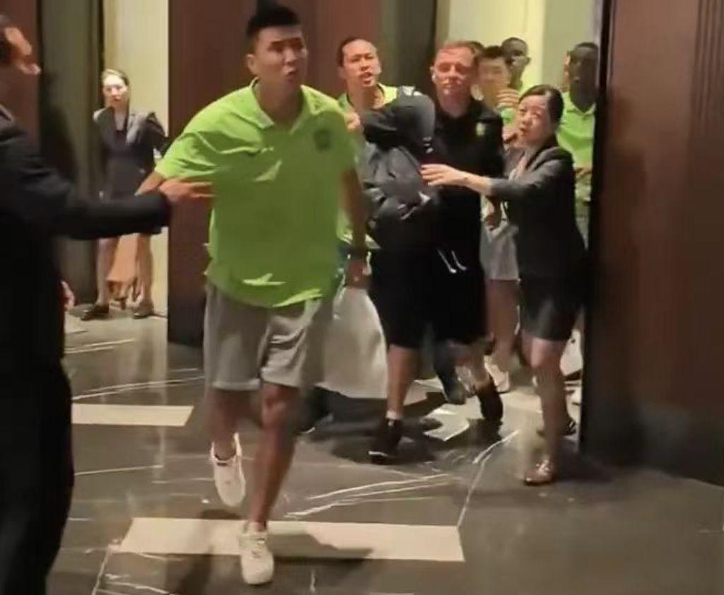 HuaTiHui-0-6后怒怼球迷 36岁国安队长时隔10天致歉：极不理智，明天会踢好